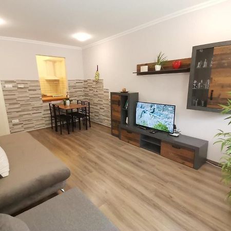 Carpe Diem Apartment ไฮจ์ดุสโซบอสโล ภายนอก รูปภาพ