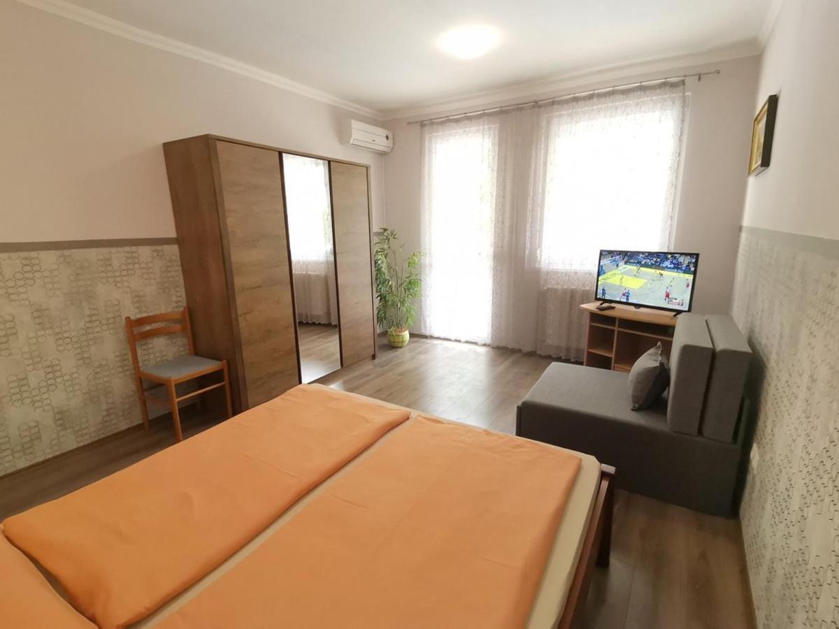 Carpe Diem Apartment ไฮจ์ดุสโซบอสโล ภายนอก รูปภาพ