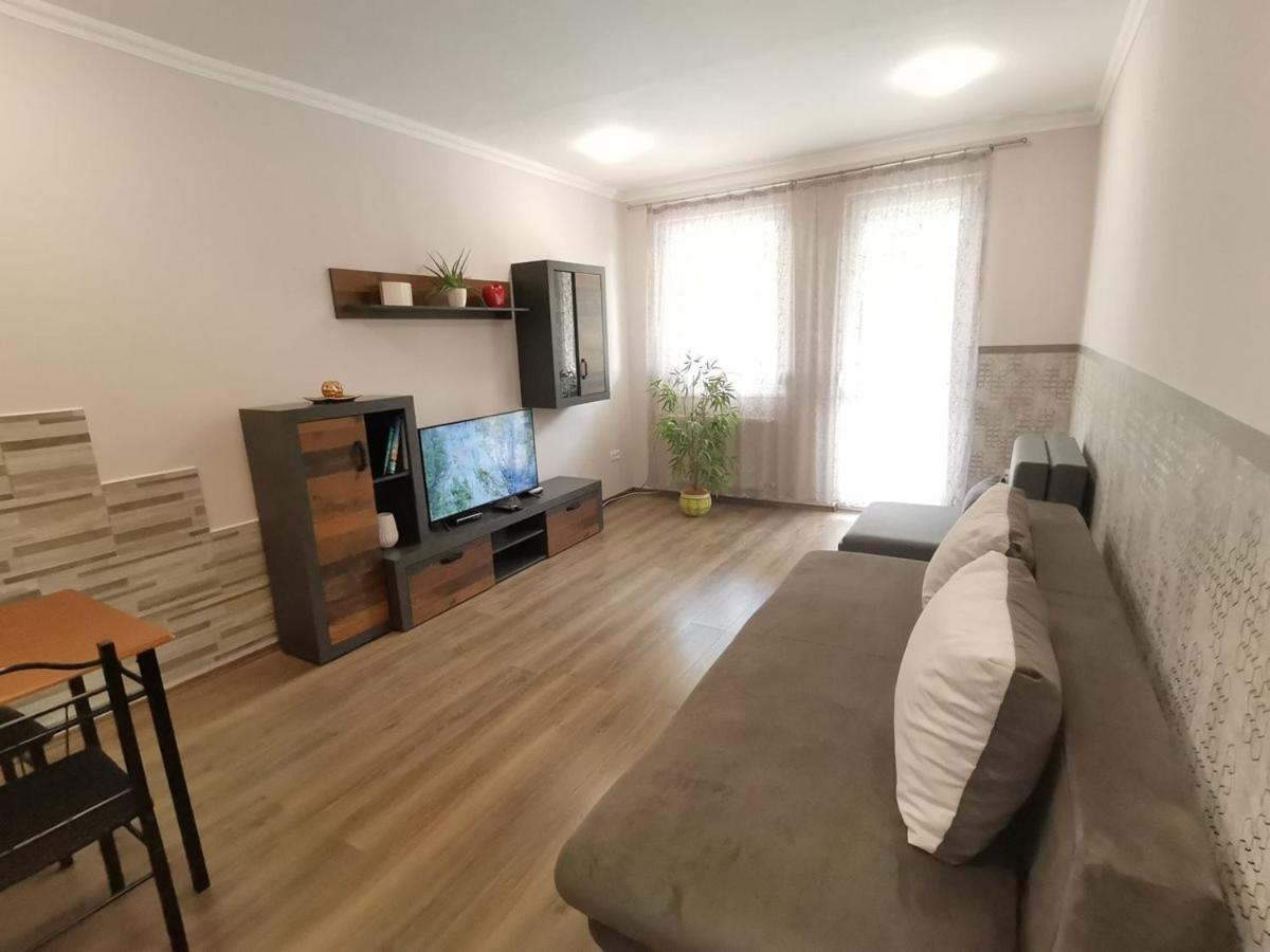 Carpe Diem Apartment ไฮจ์ดุสโซบอสโล ภายนอก รูปภาพ