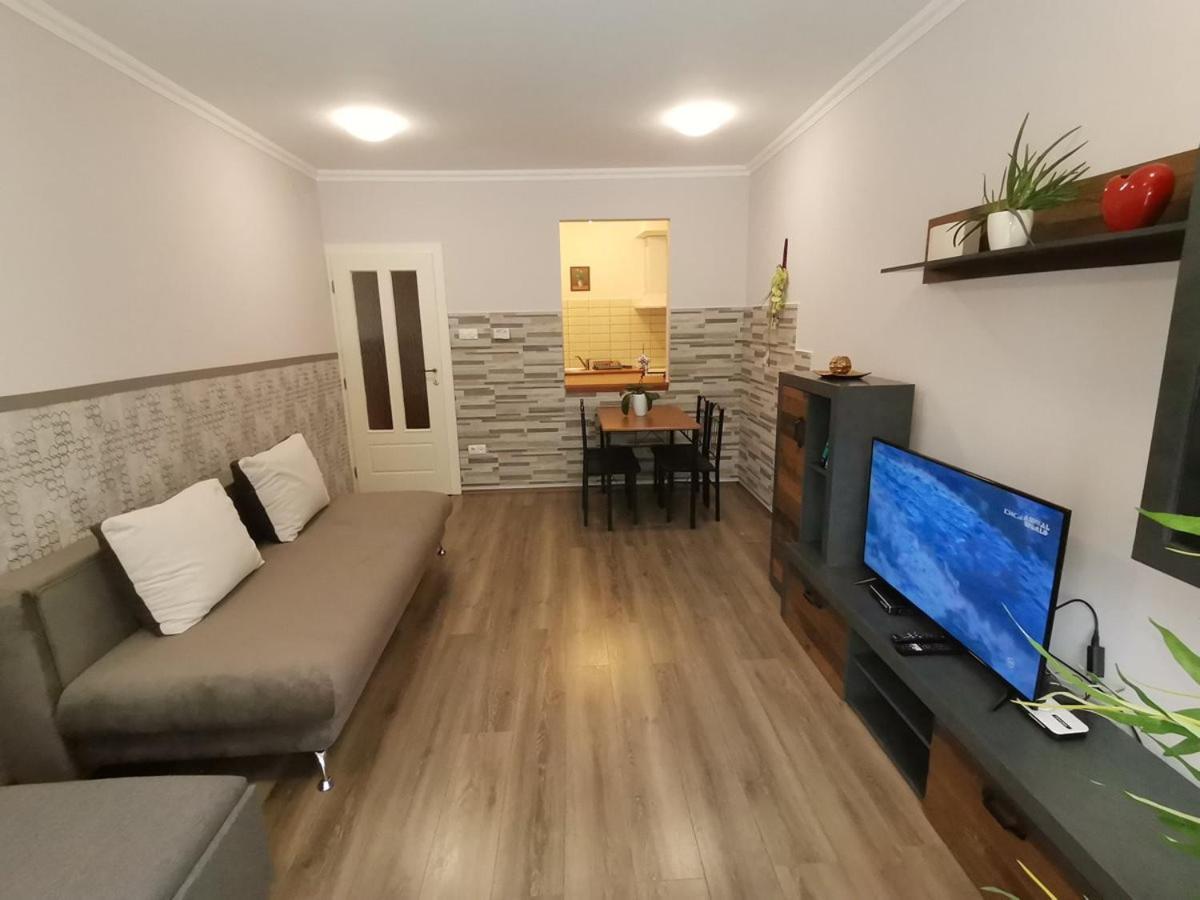 Carpe Diem Apartment ไฮจ์ดุสโซบอสโล ภายนอก รูปภาพ