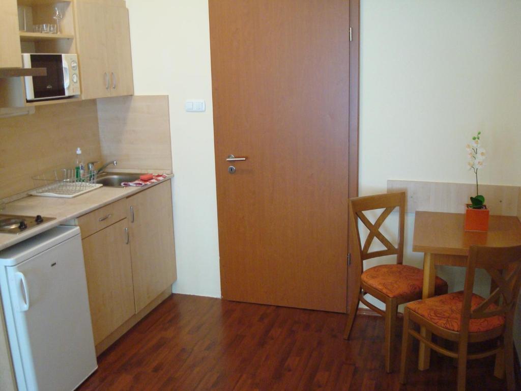 Carpe Diem Apartment ไฮจ์ดุสโซบอสโล ห้อง รูปภาพ
