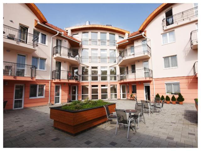 Carpe Diem Apartment ไฮจ์ดุสโซบอสโล ภายนอก รูปภาพ